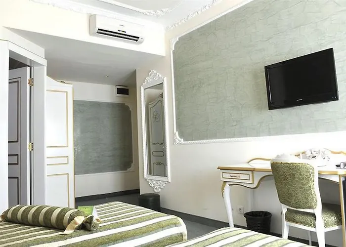 Queen\'S Astoria Design Hotel