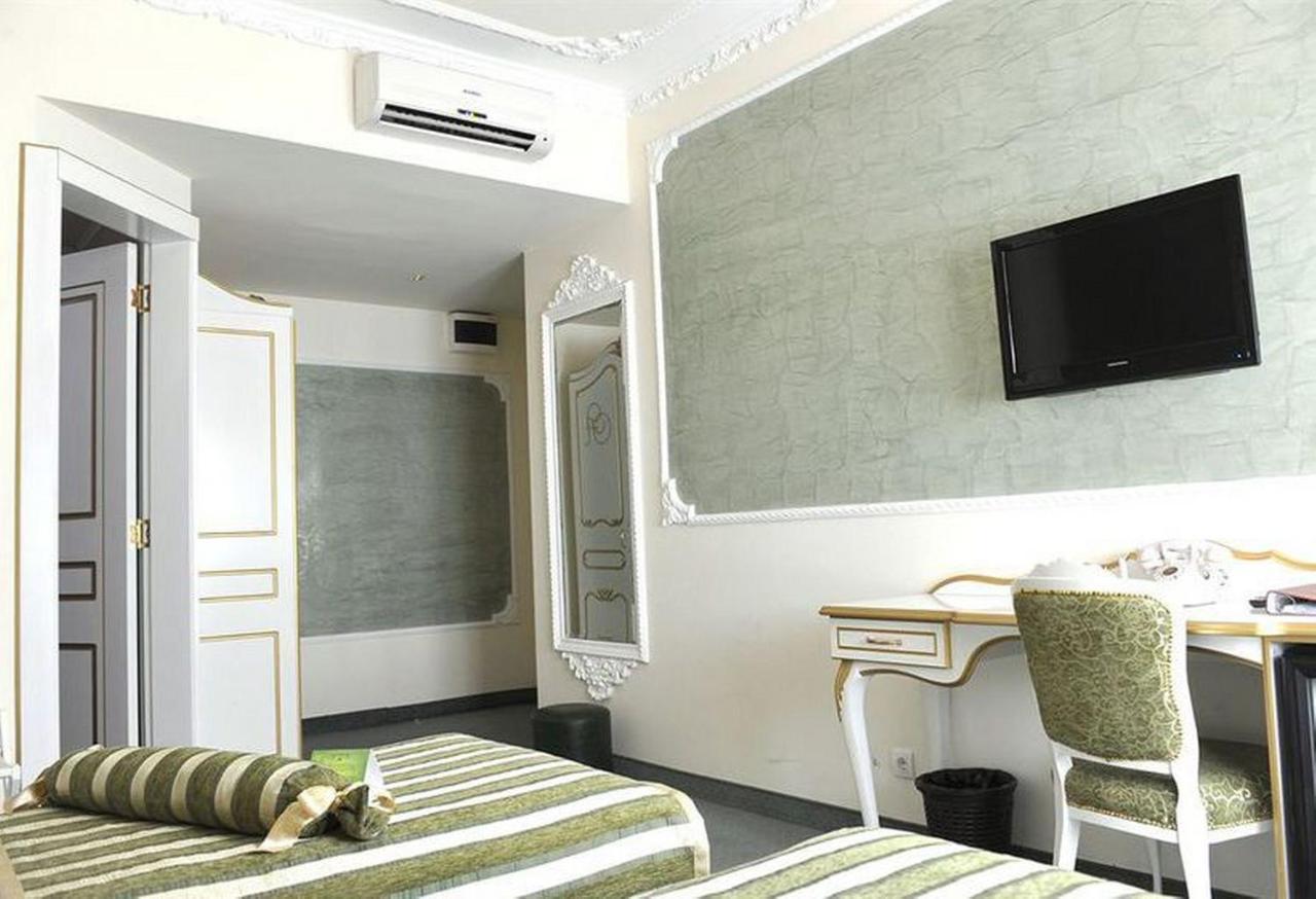 Hotel Queen's Astoria Design 4*