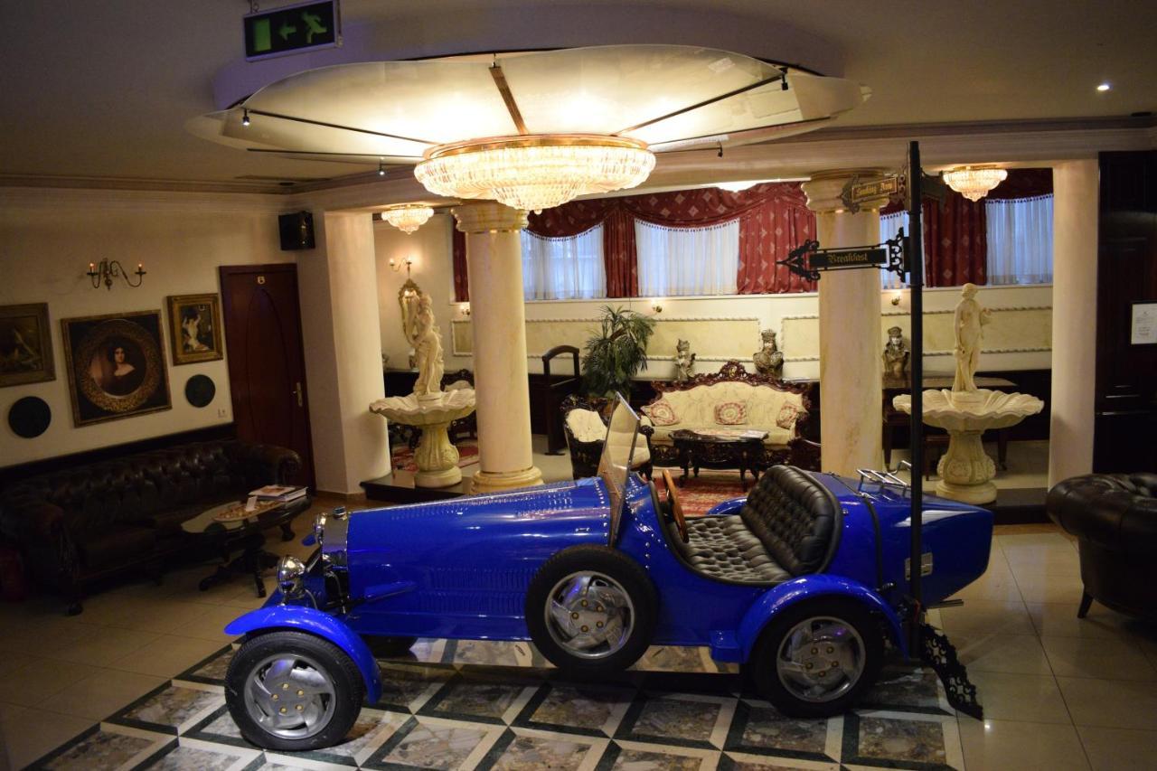 Hotel Queen's Astoria Design