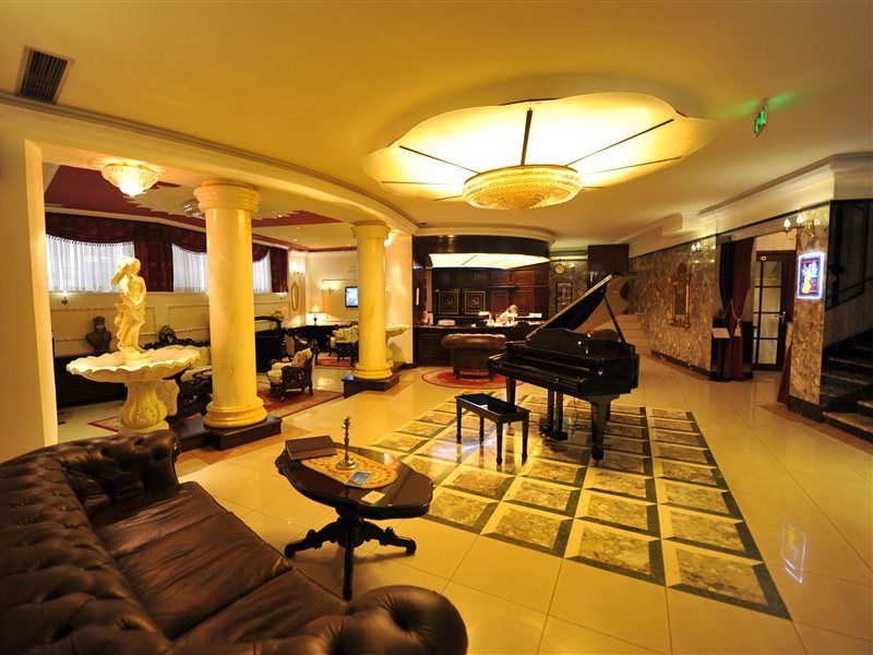 Queen's Astoria Design Отель