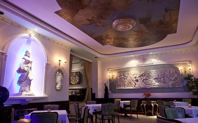 Hotel Queen's Astoria Design 4*