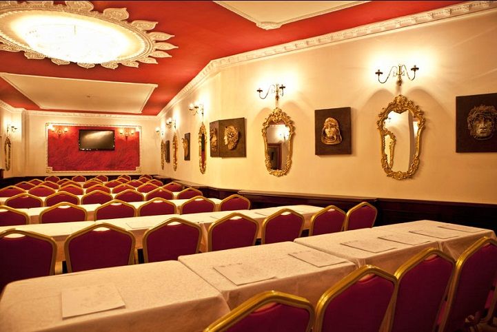 Hotel Queen's Astoria Design