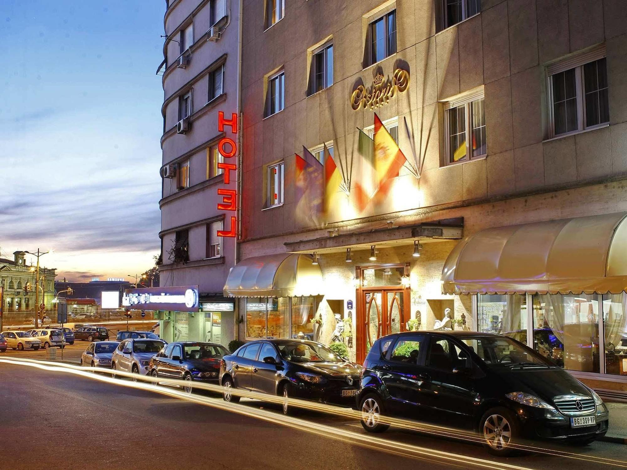 Hotel Queen's Astoria Design 4*