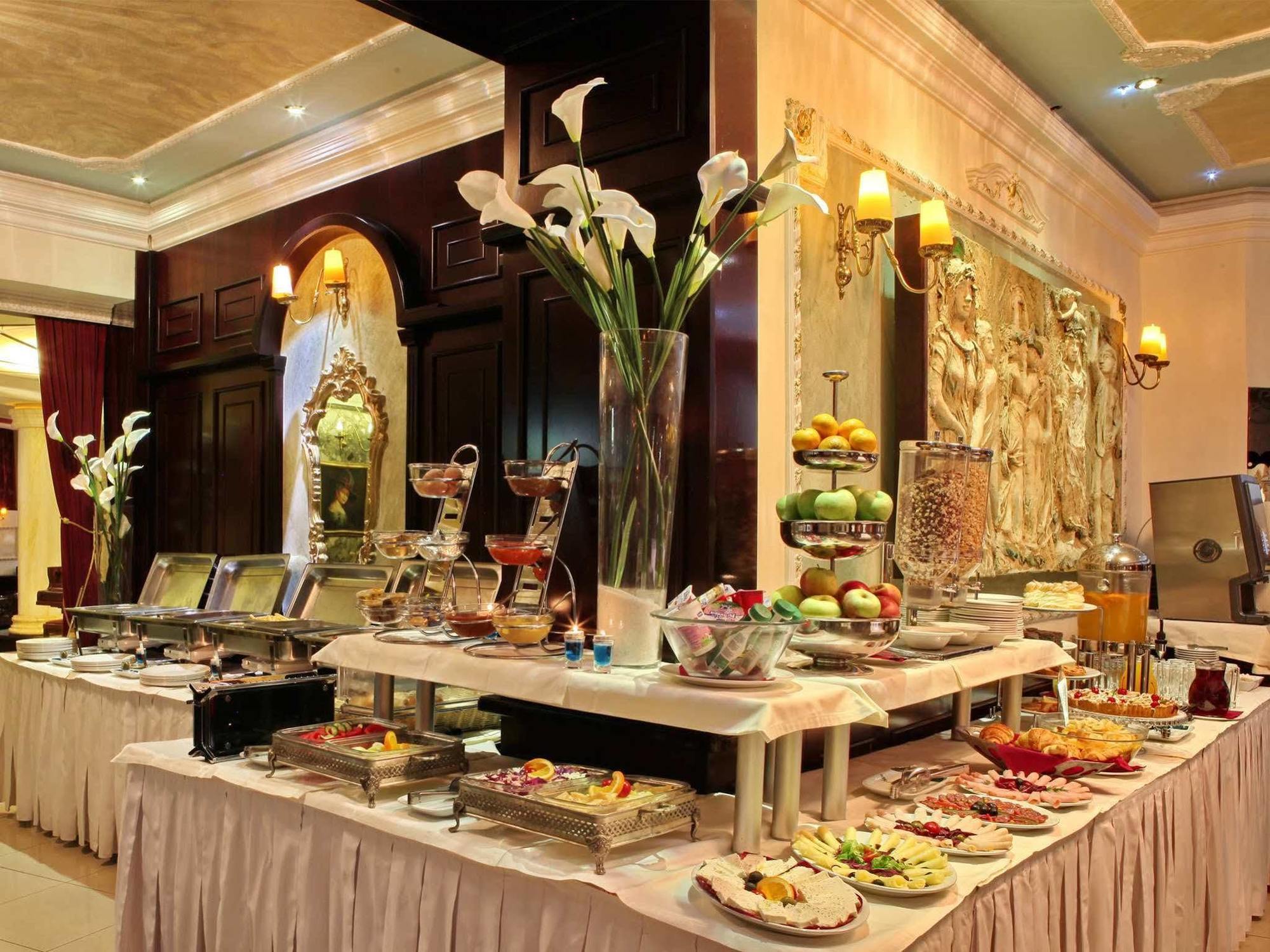 Hotel Queen's Astoria Design 4*