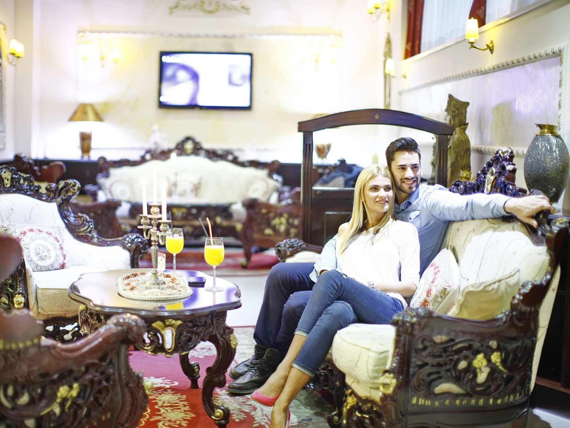 Отель Queen's Astoria Design 4*