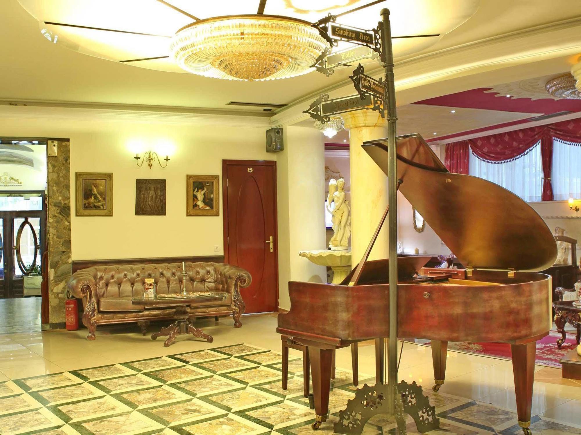 Hotel Queen's Astoria Design 4*