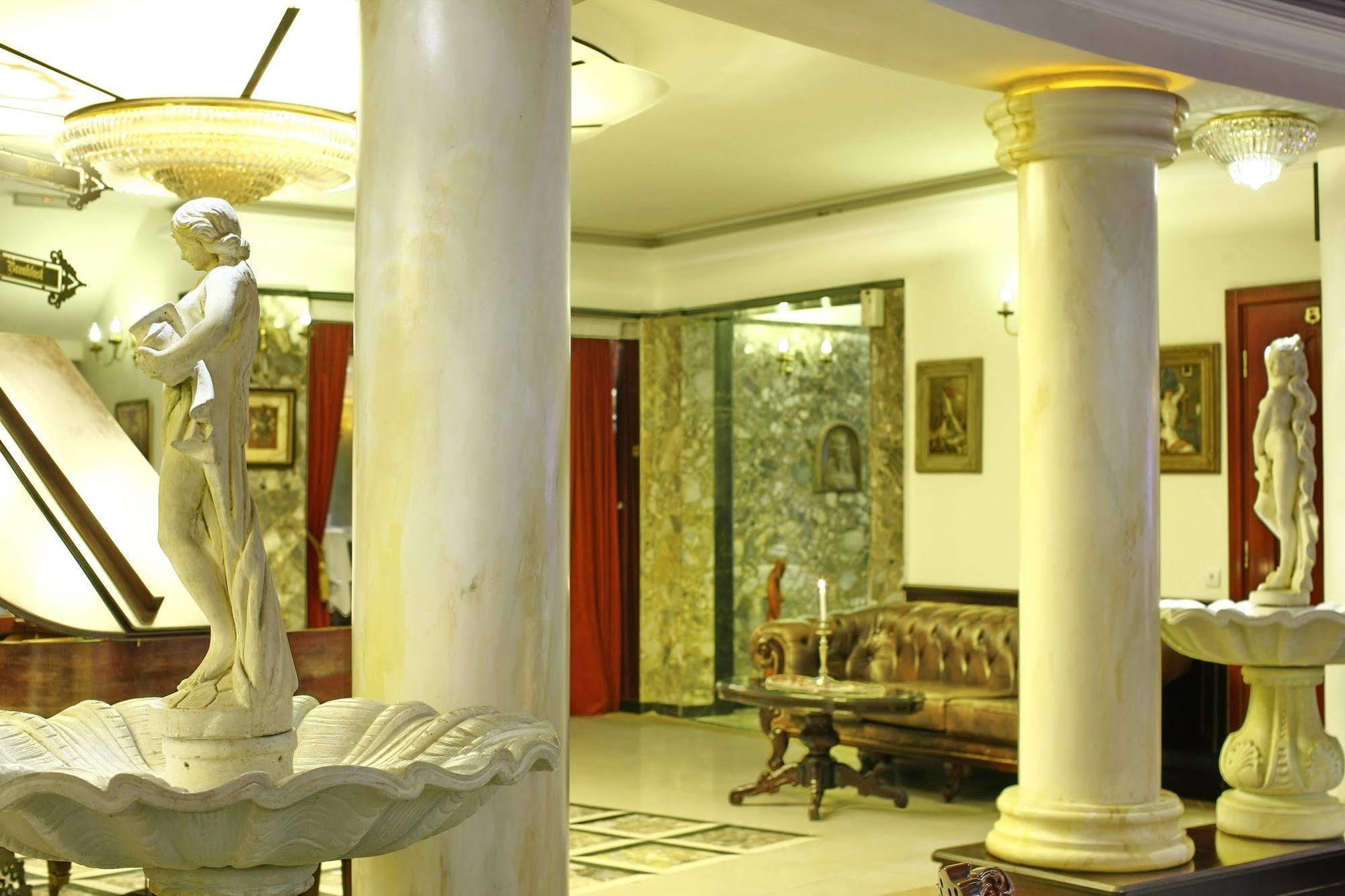 Queen's Astoria Design 4* Belgrado